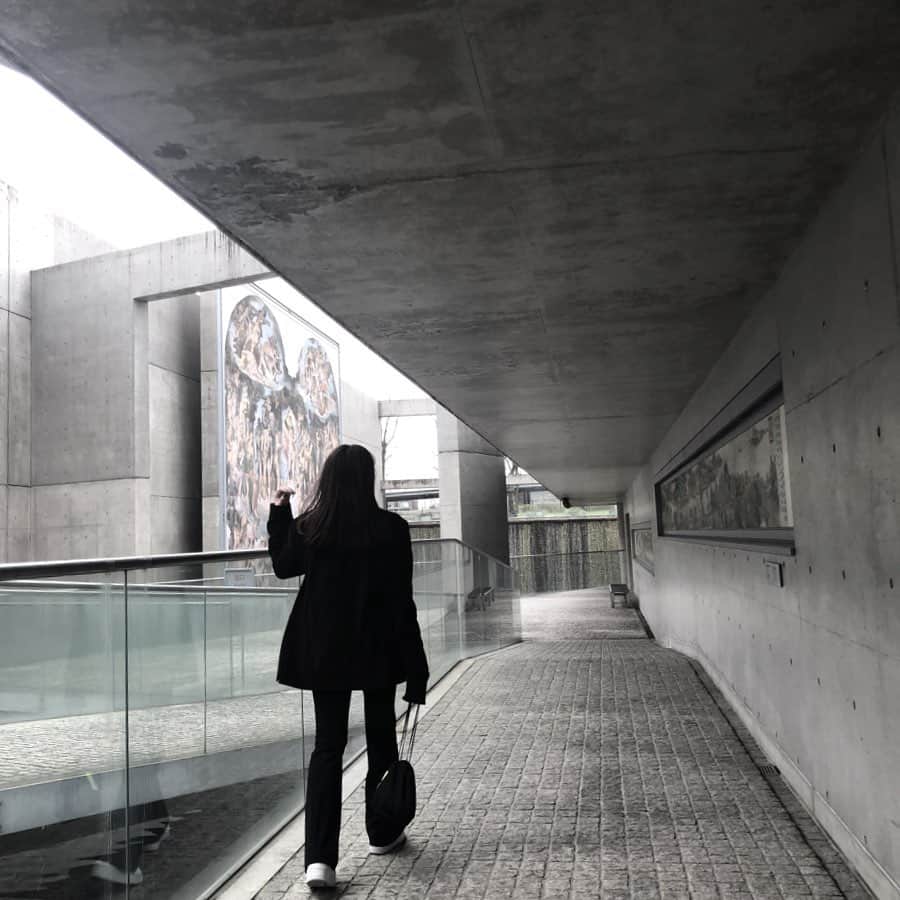 近藤沙良さんのインスタグラム写真 - (近藤沙良Instagram)「. . 陶板名画の庭 . @1026yen ちゃん一緒に行ってくれてありがと🥺 りなちゃんが撮ってくれる歩いてるシリーズ✌🏿 . #kyoto #kyotoplace #kyotophoto #concrete #concretedesign #fashion #walk #京都 #陶板名画の庭 #安藤忠雄 #安藤忠雄建築 #京都スポット」3月23日 9時17分 - saaara57