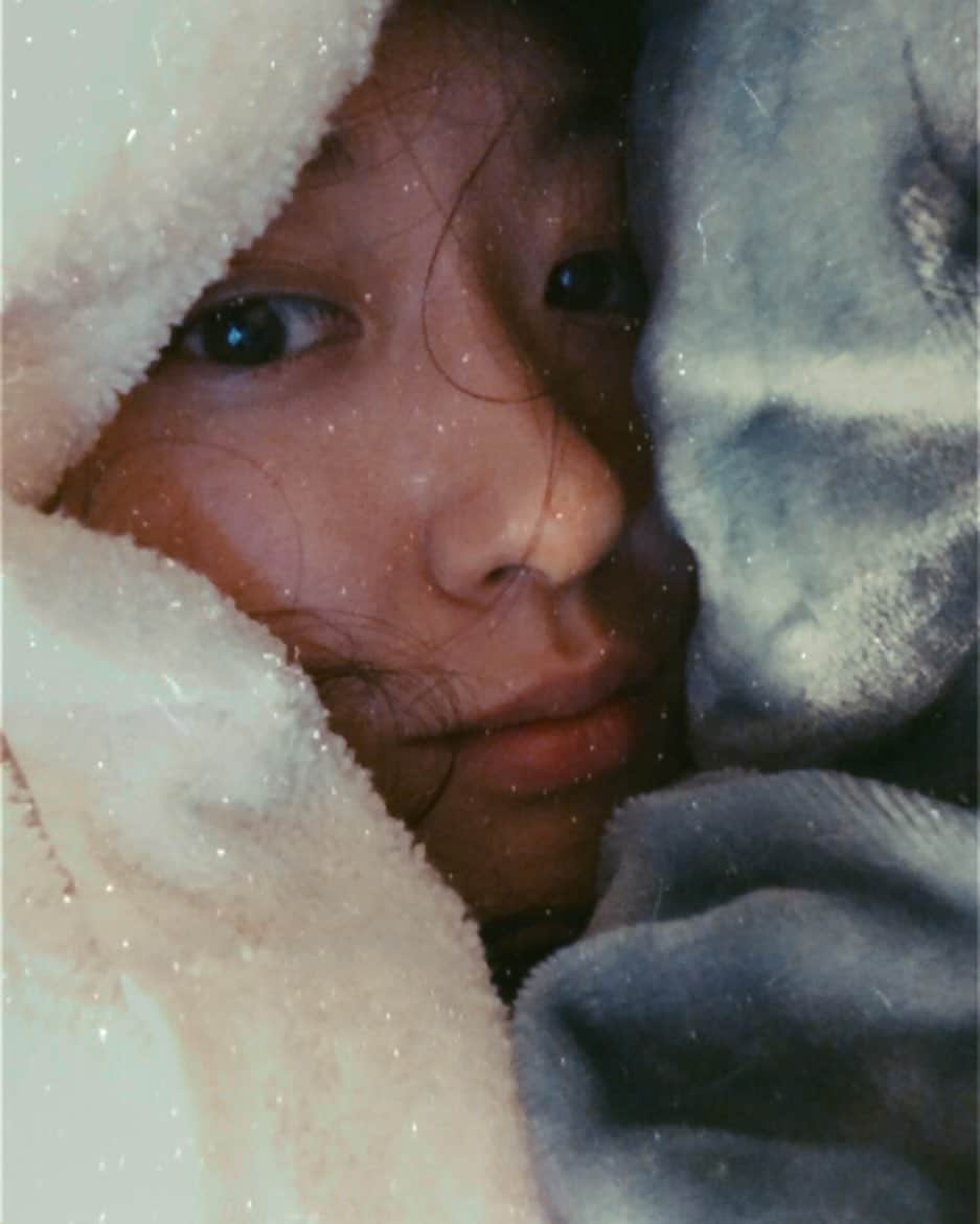 鮎川桃果のインスタグラム：「Good morning🌞  今日は寒いね。 さっき氷が降ってたよ〜  #鮎川桃果」