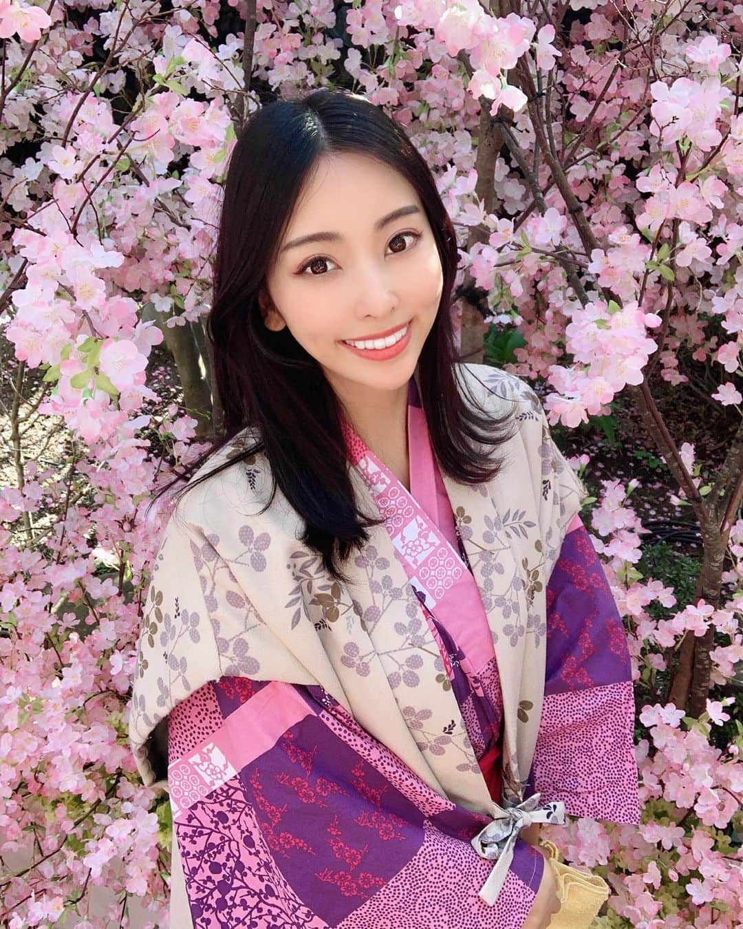 南真琴さんのインスタグラム写真 - (南真琴Instagram)「. . お花見シーズンだね🌸🌸 屋台大好きなんだけどどこも無いのかなー寂しい😞 . #model#gravure#racequeen#时装#自拍#照片#粉我#팔로우환영#팔로우미#셀카그램#란제리#花見#桜#浴衣#cherryblossom」3月23日 10時12分 - makoto666_