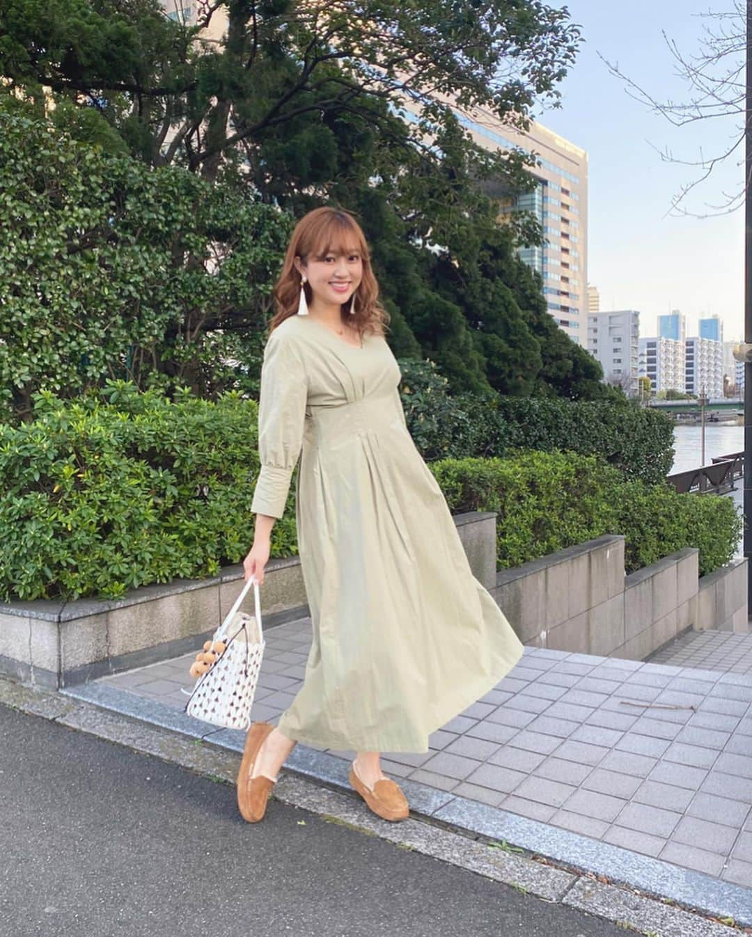 菊地亜美さんのインスタグラム写真 - (菊地亜美Instagram)「. 桜咲いてるかなぁ〜と思って見に行ったけどまだ全然咲いてなかった😂🌸 涼しげ私服💐 今年はミントグリーンがきてるね☺︎♡ 洋服のタグ付けは2枚目に🌸 . #ootd #coordinate #lephil #capricieuxlemage #妊婦コーデ #マタニティコーデ #ミントグリーン #ライムグリーン」3月23日 10時32分 - amikikuchi0905