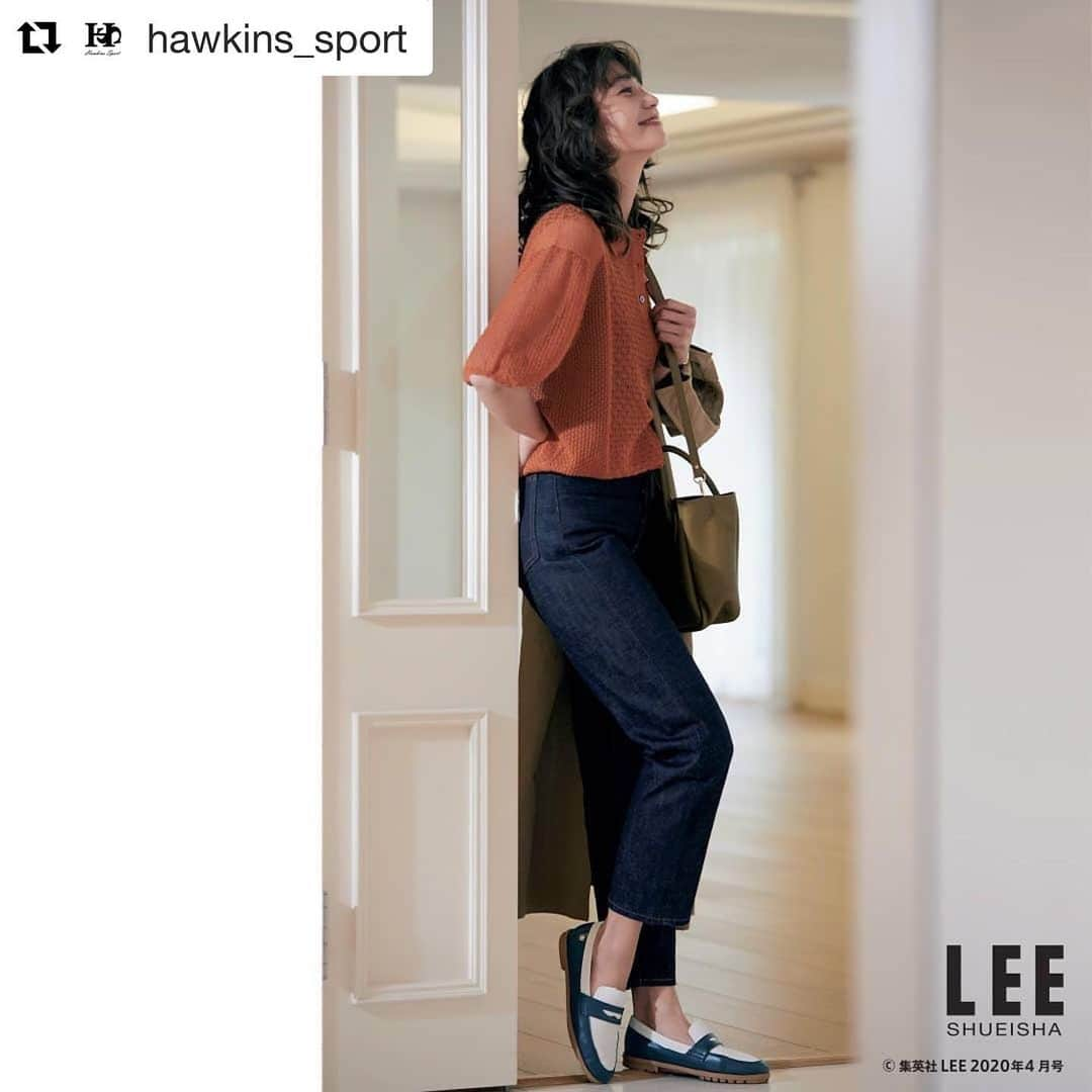 ABCマートさんのインスタグラム写真 - (ABCマートInstagram)「#Repost @hawkins_sport with @get_repost ・・・ 雑誌LEE × HAWKINS スペシャルコラボアイテム発売✨ キーワードは、キレらくでこなれ感も出る「フラットシューズ」🥿 . 使い勝手のよいプレーンなペニーローファーは、 ✳️マルチに使えるブラックエナメル ✳️甘くなり過ぎないエナメルピンク ✳️ホワイトとのコンビネーションカラーで雰囲気のあるネイビー の３色展開！  さらに履き口のリボンは、脱いだ時でも可愛らしく🎗 ソフトな足あたりに甲深デザイン、足にフィットする軽量ソールなど、 ホーキンススポーツが得意な機能も盛り込んでます👍 . ========== ホーキンススポーツ　ナタリー HW10122LEE　¥6,364（税別）⁣ . 🛍商品購入はプロフィールのURLをクリック👉⁣ ========== . #ホーキンス #HAWKINS⁣ #ホーキンススポーツ #hawkinssport #ABCマート #ABCMART #エビマ #magazinelee #LEE4月号 #5000円以上のお買い上げで送料無料」3月23日 10時34分 - abc_mart_japan