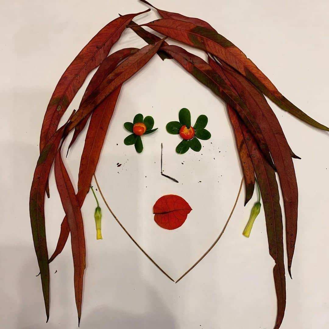 のインスタグラム：「🌿🙃🌺 #facethefoliage」