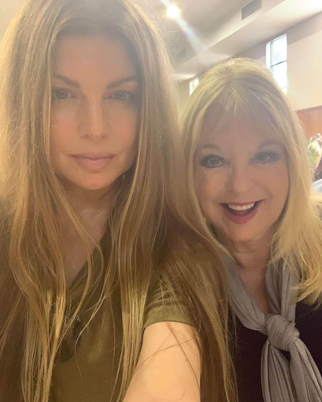 ファーギーさんのインスタグラム写真 - (ファーギーInstagram)「Happy Birthday Mommy 🎂🎂 I Love You. ♥️♥️」3月23日 11時30分 - fergie