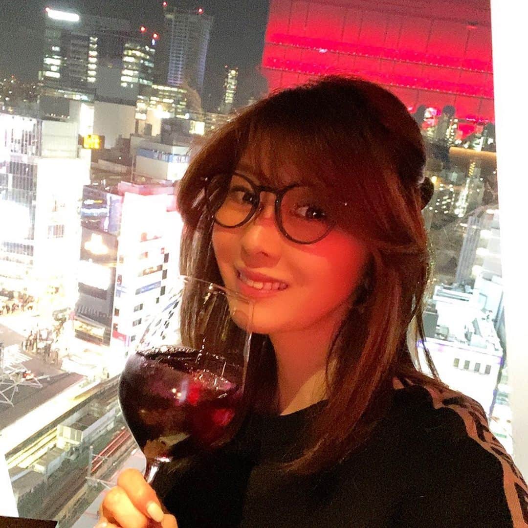 矢部美穂さんのインスタグラム写真 - (矢部美穂Instagram)「渋谷のスクランブルスクエアで夕食🍽いつもは混んでいるけど空いていて良かった😆夜景が綺麗と言うか、夜景を眺めていると東京に住んでいるんだなぁと実感しますね✨上京してきて、26年かなぁ〜私は東京が好きです❤️#渋谷スクランブルスクエア #渋谷#夜景#スクランブルスクエア #東京が好き #40代 #矢部みほ」3月23日 20時54分 - miho.yabe.0607