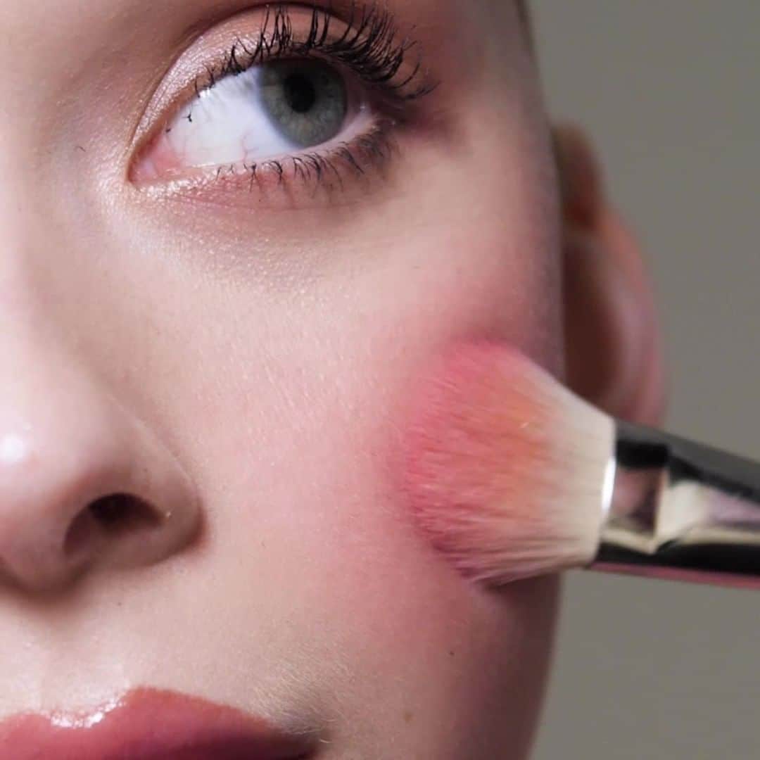 M∙A∙C Cosmetics Japanのインスタグラム：「ㅤ 弾力のある新感覚テクスチャーのチーク、 グロープレイ ブラッシュが新登場！ ㅤ 全11色のシェードは、簡単にブレンド可能で なめらかなツヤと輝きを演出✨ シアー～ミディアムまで自在な仕上がりを楽しんで。 ㅤ ㅤ *3月27日(金) 公式オンラインショップ＆全国発売 ㅤ #MACGlowPlay #MACグロープレイブラッシュ ㅤ #MACCosmeticsJapan #MACCosmetics #MAC #MACコスメ #コスメ #メイク #化粧品 #デパコス #コスメ部 #コスメ好きさんと繋がりたい #コスメ紹介 #おすすめコスメ #新作コスメ #春メイク #春コスメ #ピンクメイク #チーク #クリームチーク #ピンクチーク #オレンジチーク #ベージュチーク #コーラルチーク #血色 #血色感 ＃トレンド #トレンドメイク #MACGlowPlayBlush」