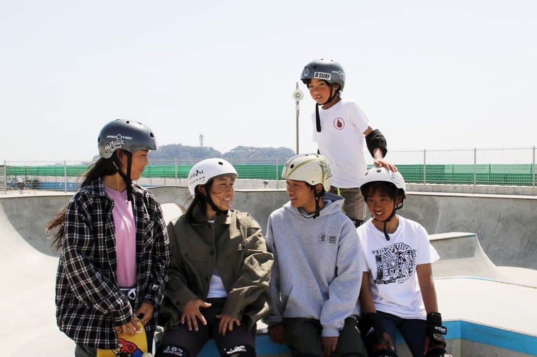 小川希花のインスタグラム：「Kugenuma☺︎ This is one of my favorite spot 💯. . 📷 @shin.72d  #湘南 #鵠沼#kugenuma #notsoape #nsa #perky_room #skateboading #skateboardingisfun」