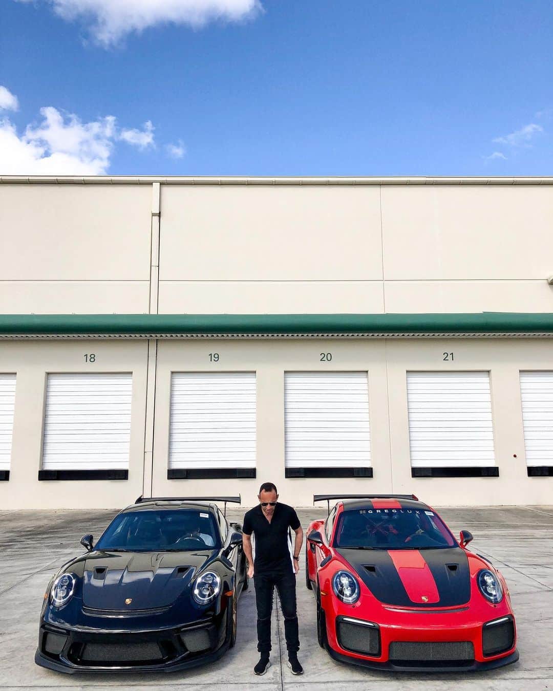 CarsWithoutLimitsさんのインスタグラム写真 - (CarsWithoutLimitsInstagram)「SAVE YOURSELF $200,000 AND BUY THE 991.2 #GT3RS - IT’S BETTER THAN A #GT2RS - GO WATCH THE LATEST CONTENT FROM @888MF ON HIS YOUTUBE CHANNEL 888MF #carswithoutlimits」3月23日 21時07分 - carswithoutlimits