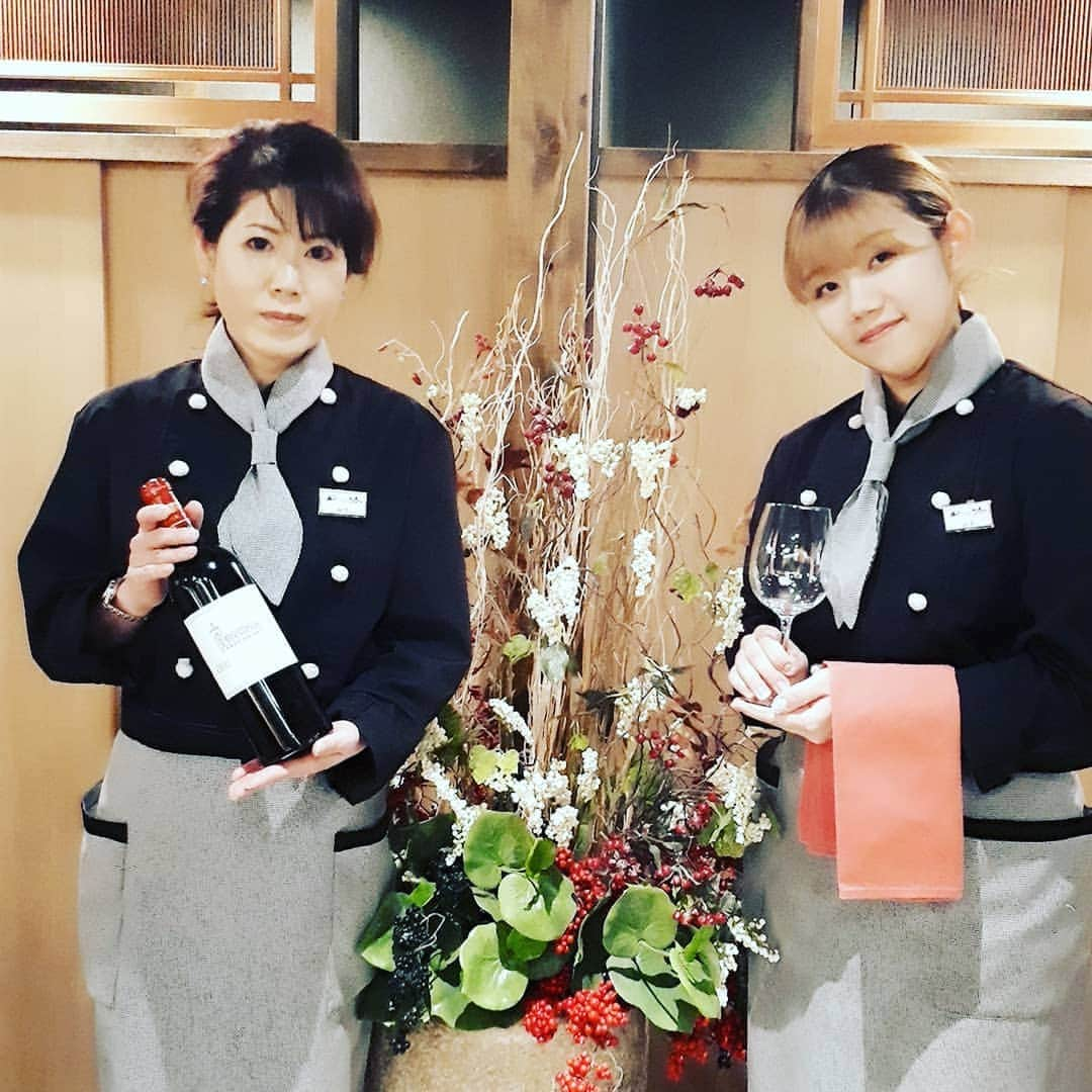 肉割烹吟北新地店のインスタグラム：「シャトーラグランジュ🍷 どんなお酒でも不思議とマッチしてしまう尾崎牛の素晴らしさ🐮  #肉割烹吟 #尾崎牛 #宮崎 #北新地 #大阪 #梅田  #肉 #割烹 #和牛 #ディナー #料理 #ワイン #サプライズ #デート #接待 #顔合わせ #コース #記念日 #誕生日 #ステーキ #お土産 #シャトーラグランジュ#女将#バイトちゃん #すき焼き #しゃぶしゃぶ」