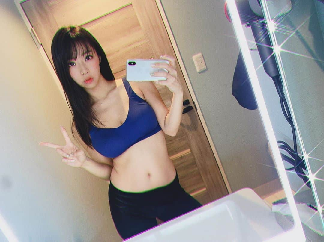 鈴木ふみ奈さんのインスタグラム写真 - (鈴木ふみ奈Instagram)「ジム @bosty_official に行ってきました🏋️‍♀️✨ 素敵なお尻を手に入れる為にトレーニング頑張ります👍 #bosty #gym #training #尻トレ #ふみトレ #adidas #🍑」3月23日 21時27分 - fuminasuzuki