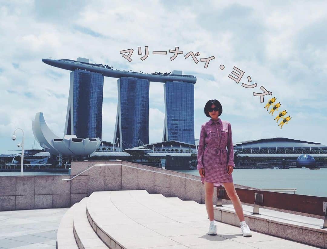 中西華菜さんのインスタグラム写真 - (中西華菜Instagram)「* マリーナベイサンズと並べるベストショット📸🧚🏻‍♀️ ホテルからマーライオン目掛けてグルーっと回る途中のちょうど半周したくらいのところで撮影しました🙌 . 合成⁉︎って見間違えちゃうでしょ🙊？ . 🇸🇬：Singapore 📍：Marina Bay Sands _ #さすがに合成には見えないね #マリーナベイサンズとの2ショットシリーズ #ベスポジ  #シンガポール #singapore #🇸🇬 #marinabaysands #マリーナベイサンズ #写真映えスポット #タビジョ #旅好き #JAL #旅好きモデル」3月23日 21時39分 - kananakanishi