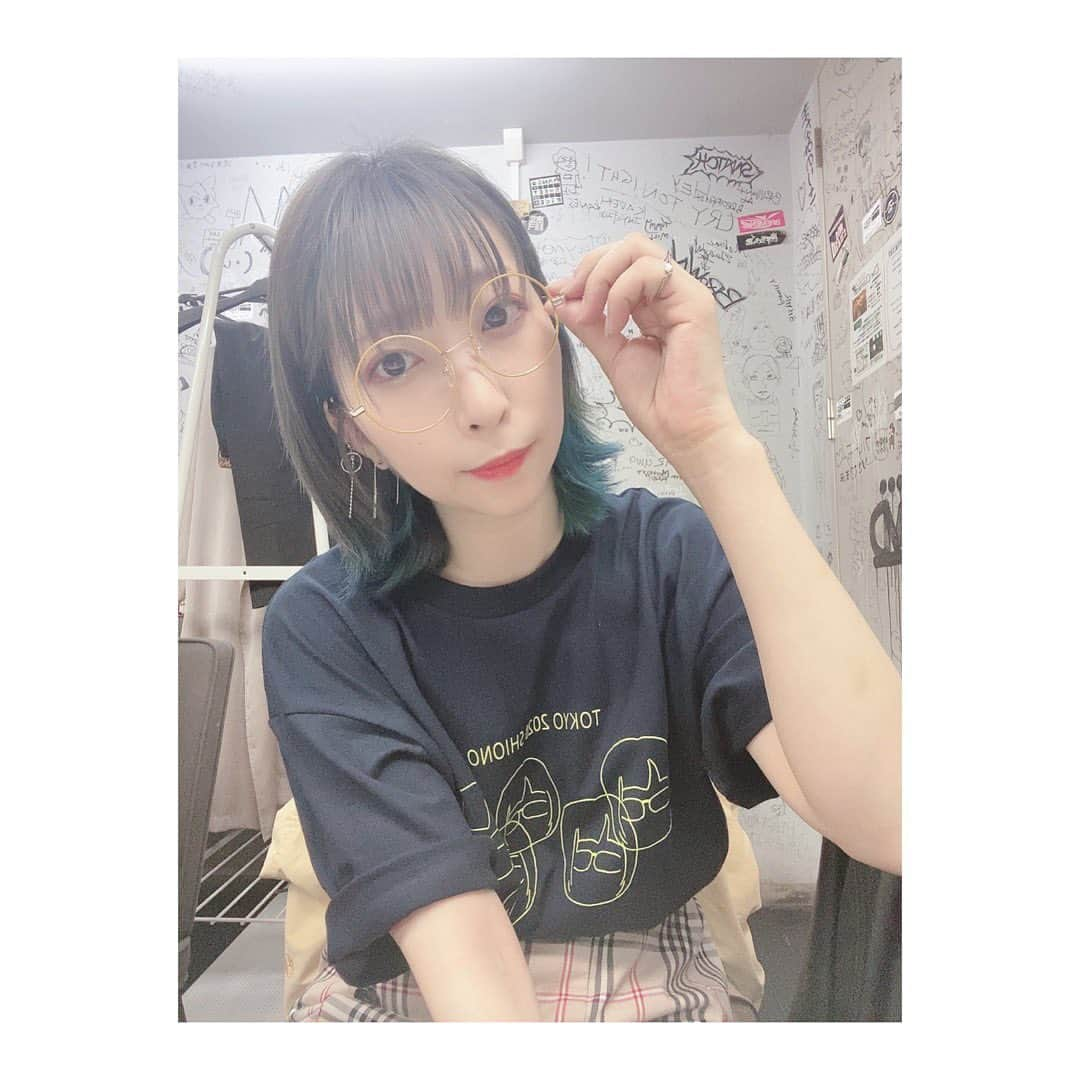 佐藤梨菜さんのインスタグラム写真 - (佐藤梨菜Instagram)「👓 #眼鏡女子 #好きですか #丸眼鏡 #カラーサングラス #好きなの #FEAM #アイドル #idol #セルカ #셀카 #셀카샷  #いいね #まってる #좋아요 #좋아요환영 #팔로우미」3月23日 21時42分 - _ri7_s2