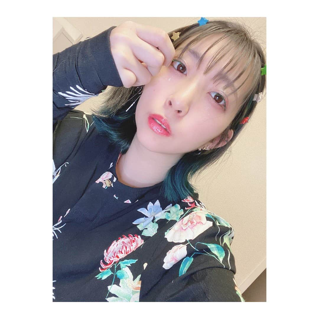 佐藤梨菜さんのインスタグラム写真 - (佐藤梨菜Instagram)「甘いのと強め（？）とにやり佐藤どれがお好み？  #お好みはどれですか #キラキラ #メイク#green #red #カラーメイク #カラーマスカラ #FEAM #アイドル #idol #セルカ #셀카 #셀카샷 #いいね #コメント #待ってます #좋아요 #좋아요환영 #팔로우미」3月23日 21時49分 - _ri7_s2