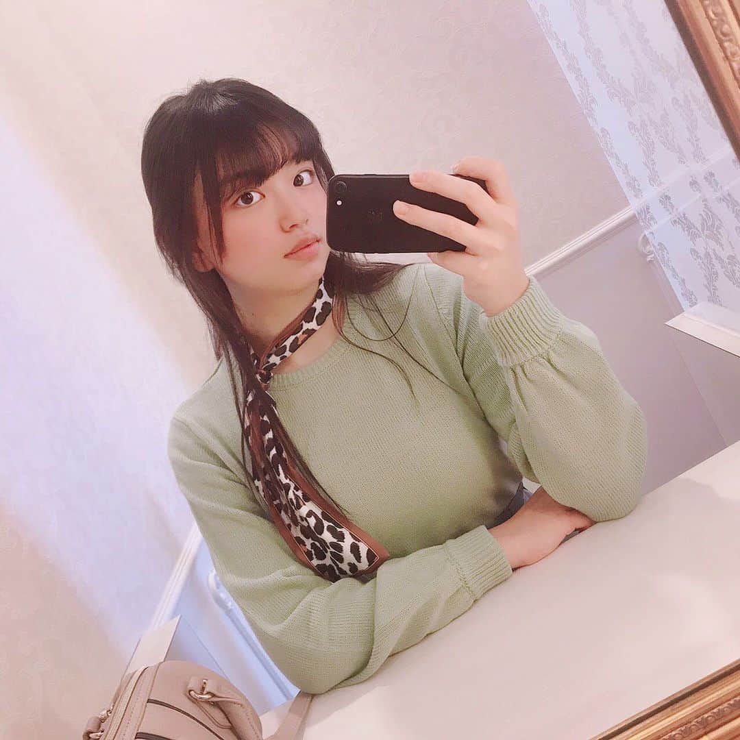 吉田万葉のインスタグラム：「鏡にうつるまんよﻌﻌﻌ♥」