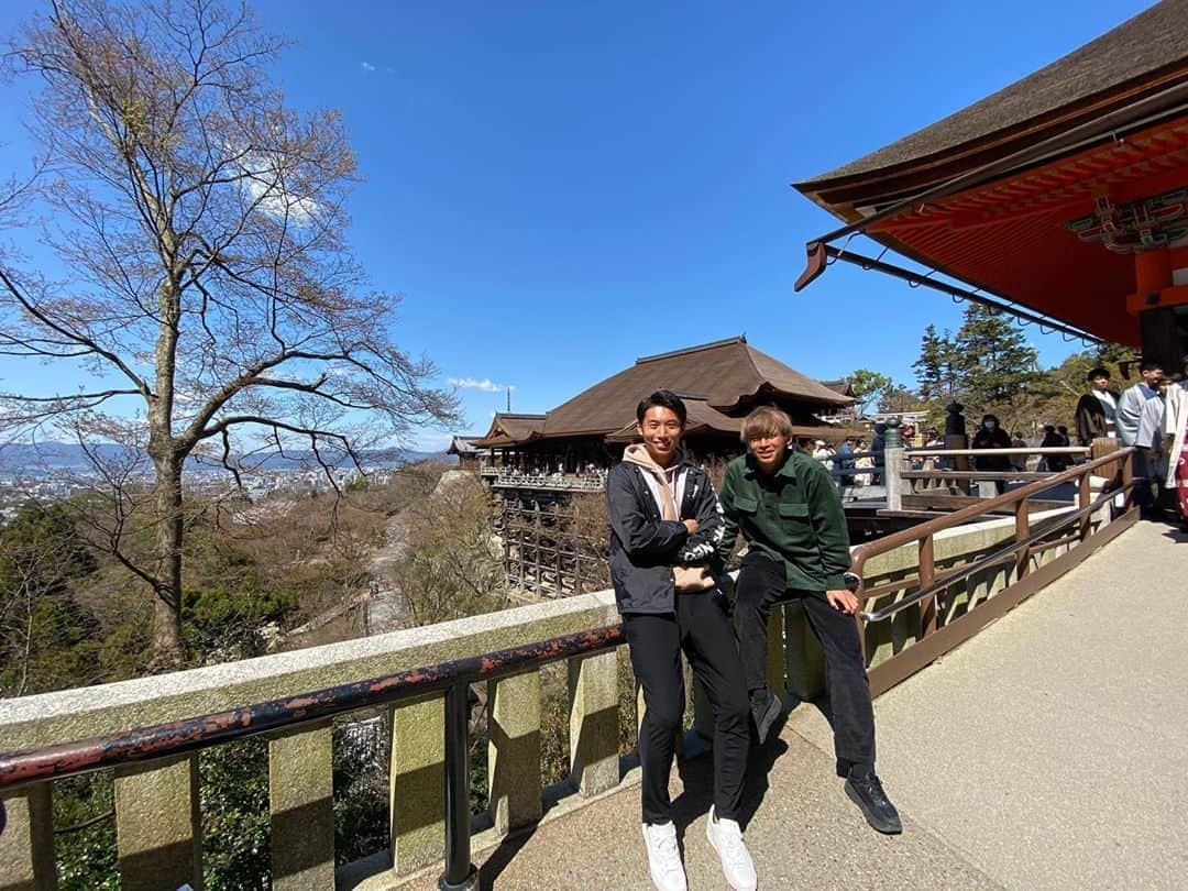 荒木大吾のインスタグラム：「第一号は力也でした🐙 #清水寺 #京都」