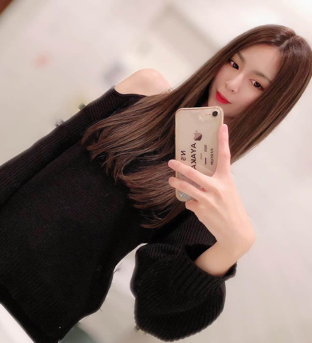 菊地あやかさんのインスタグラム写真 - (菊地あやかInstagram)「. ヘアメンテ💇🏻‍♀️🤍 渡辺さん有難うございました！ 息子と渡辺さんの会話が いつも聞いてておもしろい。笑 今日も楽しかったね！と 楽しんでいた息子でした😂♡ #likobymaris #表参道 #ヘアメンテ #髪の毛生き返りました #神なべさん」3月23日 13時25分 - ayaka_official06