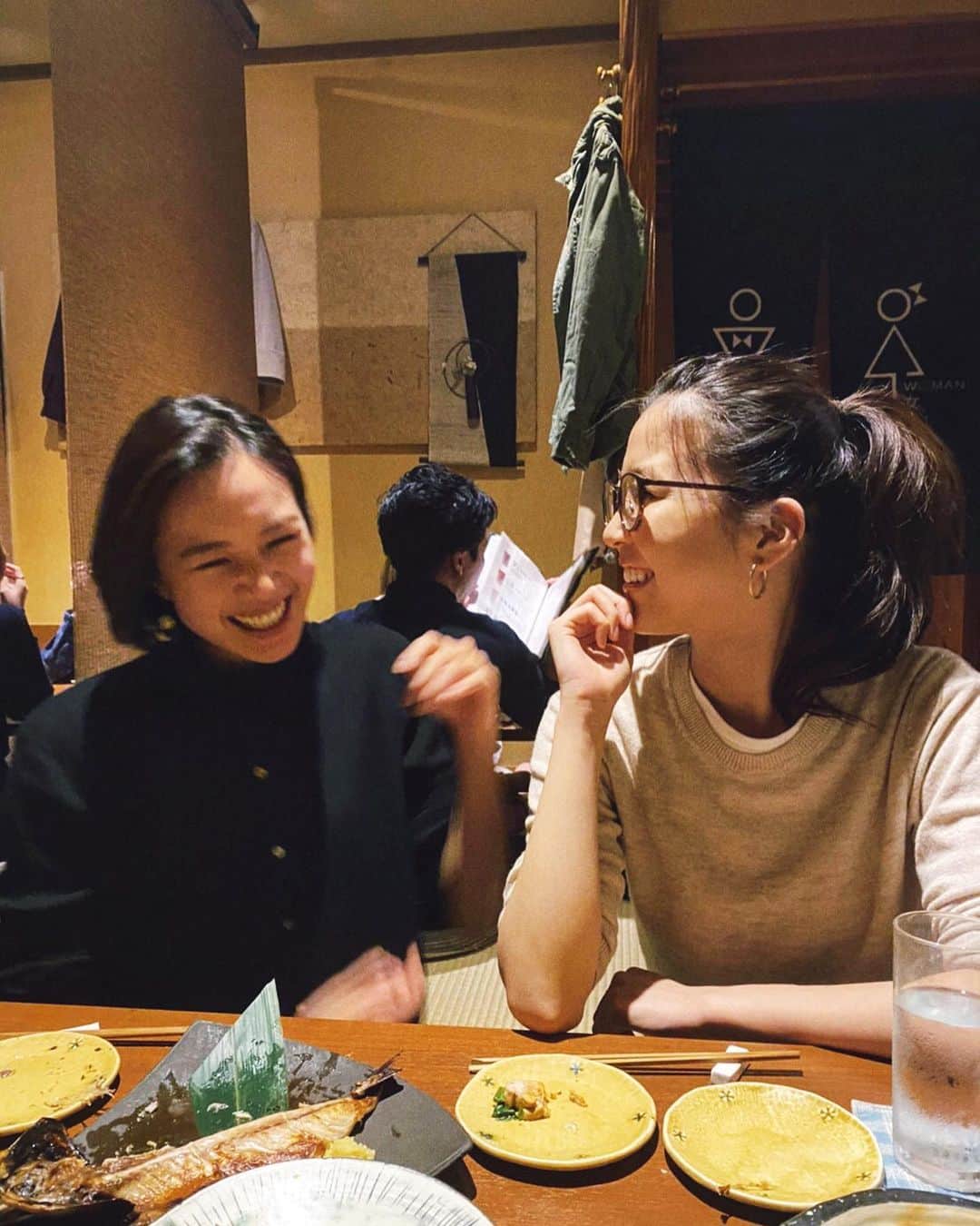 のインスタグラム：「楽しいとね、とことんぶれるよねぇ🤣💕 コロナにビビって職場🏢⇄自宅🏠の往復だけの生活を勝手にしてしまってたけどやっっと抜け出せた🍶👏 最高の友達に感謝！！ . #コロナに負けるな」