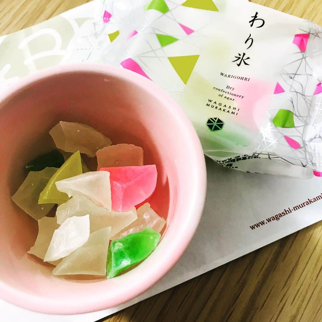 のインスタグラム：「食べてみたかったお菓子ゲットしたよぉ〜✨ 日本橋の高島屋に売ってた🥺 寒天の和菓子好き💕 ・ ・  #村上製菓所 #石川#金沢 #わり氷 #寒天 #寒天菓子  #可愛いお菓子 #和菓子 #日本橋グルメ」
