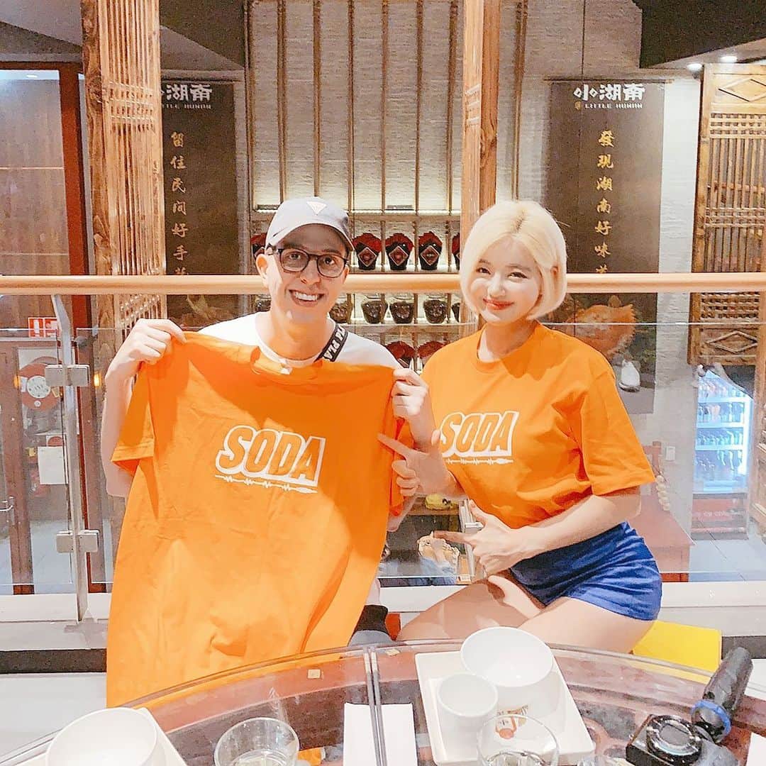 Dj Sodaさんのインスタグラム写真 - (Dj SodaInstagram)「(2019.09.27) 29번째 런치위드소다는 시드니의 조나단이에요🥳(@fawzijl )제가 지금까지 발매한 곡들을 전부 정확하게 기억하고 있어서 정말 감동 받았어요!💕늦게 올려서 미안해!!😭 (09.27.2019) 29th Lunch with soda was with Jonadan🥳(@fawzijl ) from Sydney. I was very impressed and touched by the fact that he exactly remembered all of my previous tracks from the beginning! 💕Thank you so much and truly sorry for the late posting😭 #LunchWithSoda #TeamSoda #런치위드소다」3月23日 14時45分 - deejaysoda