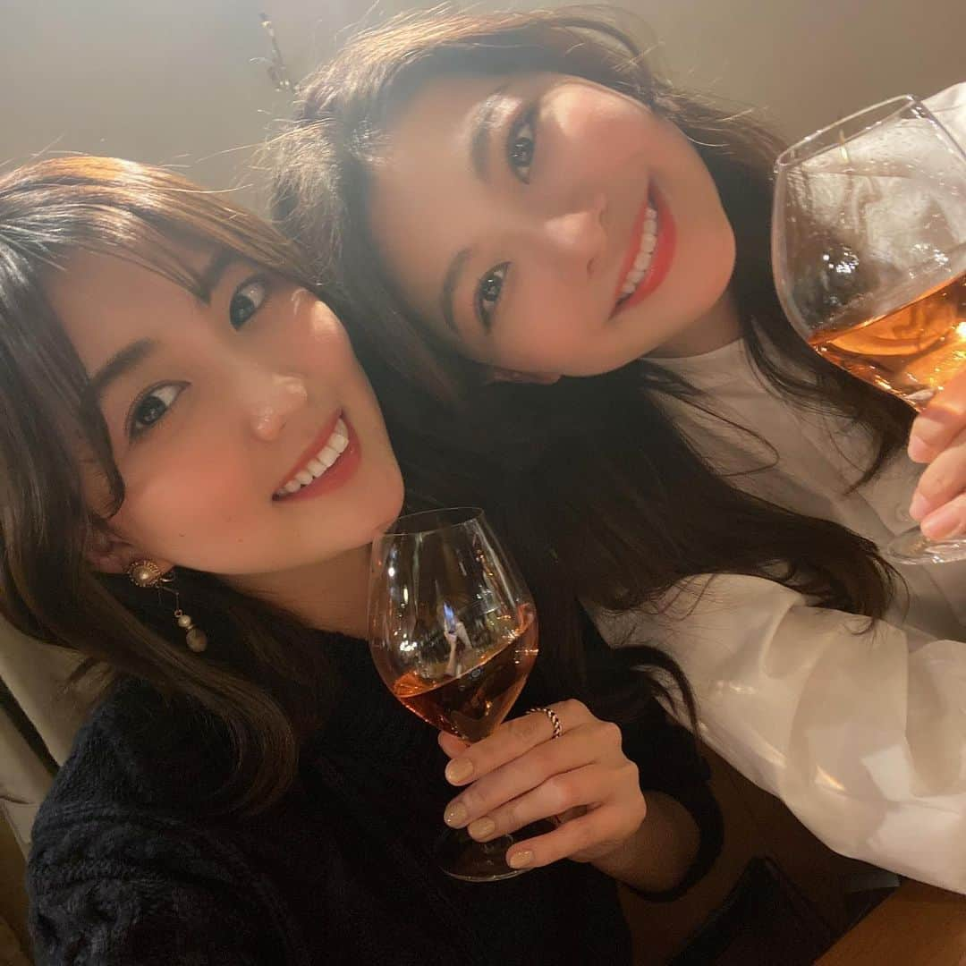 岩﨑名美さんのインスタグラム写真 - (岩﨑名美Instagram)「ありちゃんと🥂 ２人ともお酒大好きだから初めてのご飯でも意気投合☺︎ とっても楽しい時間でした〜〜💏 ・ ・ ・ #オレンジワイン  #さしのみ」3月23日 14時46分 - nami_iwasaki