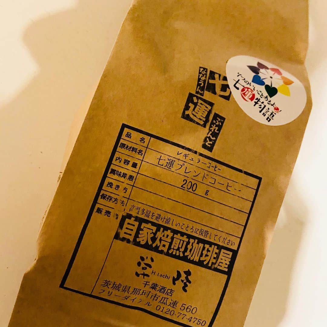 有働文子さんのインスタグラム写真 - (有働文子Instagram)「土曜日の茨城放送・スクーピーレポートでは、ずっーと行きたかった、#ミニシアターあまや座へ☺️✨﻿ ﻿ 35席のミニシアターは、換気もしっかり出来、とても安心です＾＾映画監督でもある大内さんにお話を伺いました。﻿ ﻿ 1日5作品上映とのことで、皆さんもぜひ足を運んでみてください☺️✨﻿ ﻿ そして、珈琲を扱う酒屋さん、千葉酒店で、#七運珈琲をいただきました☕️﻿ ﻿ ハッピーになれる七運珈琲は、水越ちゃんに飲んでいただきました☺️✨﻿ 千葉さん、素敵なお話ありがとうございます😊﻿ ﻿ 途中で立ち寄った文洞溜池の桜、凄く綺麗でした🌸﻿ ﻿ #茨城放送 #スクーピーレポート #ミニシアター #那珂市　#瓜連 #サタデーキングダム #あまや座 #千葉酒店 #文洞溜池」3月23日 14時51分 - udou_fumiko
