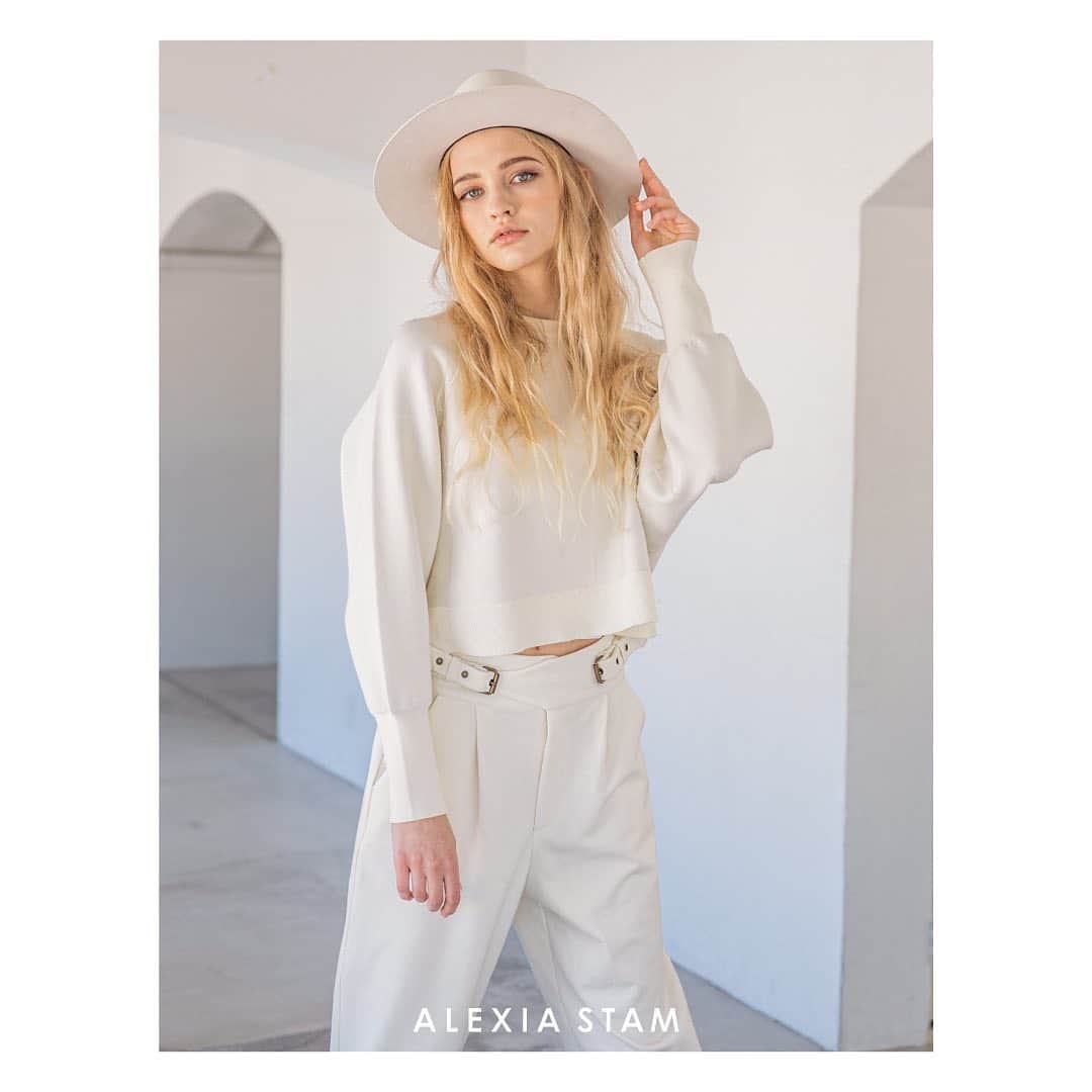 ALEXIA STAMさんのインスタグラム写真 - (ALEXIA STAMInstagram)「ㅤㅤㅤㅤㅤㅤㅤㅤㅤㅤㅤ  2020 Spring/Summer Collection "COTTON CLOUD" 3/27(Fri)発売予定  ㅤㅤㅤㅤㅤㅤㅤㅤㅤㅤㅤ ✔︎ Dolman Sleeve Knit Top Ivory/Mint/Beige ￥12,000(+tax) ㅤㅤㅤㅤㅤㅤㅤㅤㅤㅤㅤ ✔︎Double Belted Pants S,M White/Charcoal/Beige ￥12,800(+tax)  #alexiastam」3月23日 15時21分 - alexiastam_official
