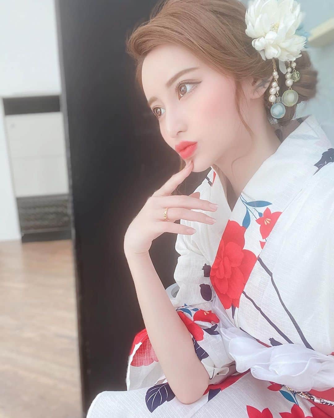 のインスタグラム：「newnail💅🏼♥️ こんなに短くしたの初めて🥺 生活楽ちんすぎてハマりそぉ✌️ デザインシンプルだけど 先端ラメかわゆ(˙꒳​˙*)💖 . @ankhnail_suno8  ありがとうございました🙌💋 . #newnail」