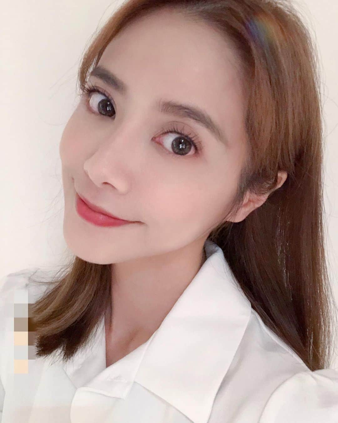 Miaのインスタグラム：「上個月打完皮秒雷射後回診順便再做了輕保養「保濕水飛梭」隔了兩天後臉部有些退紅之後整臉也變得更亮了❤️女為悅己者容～每天醒來看見自己素顏皮膚狀況還不錯真的心情也會蠻好的👌 為了更美好的自己繼續保持下去吧💪🤗 #保濕水飛梭 #漫雲思境 #跟著米姨來保養」