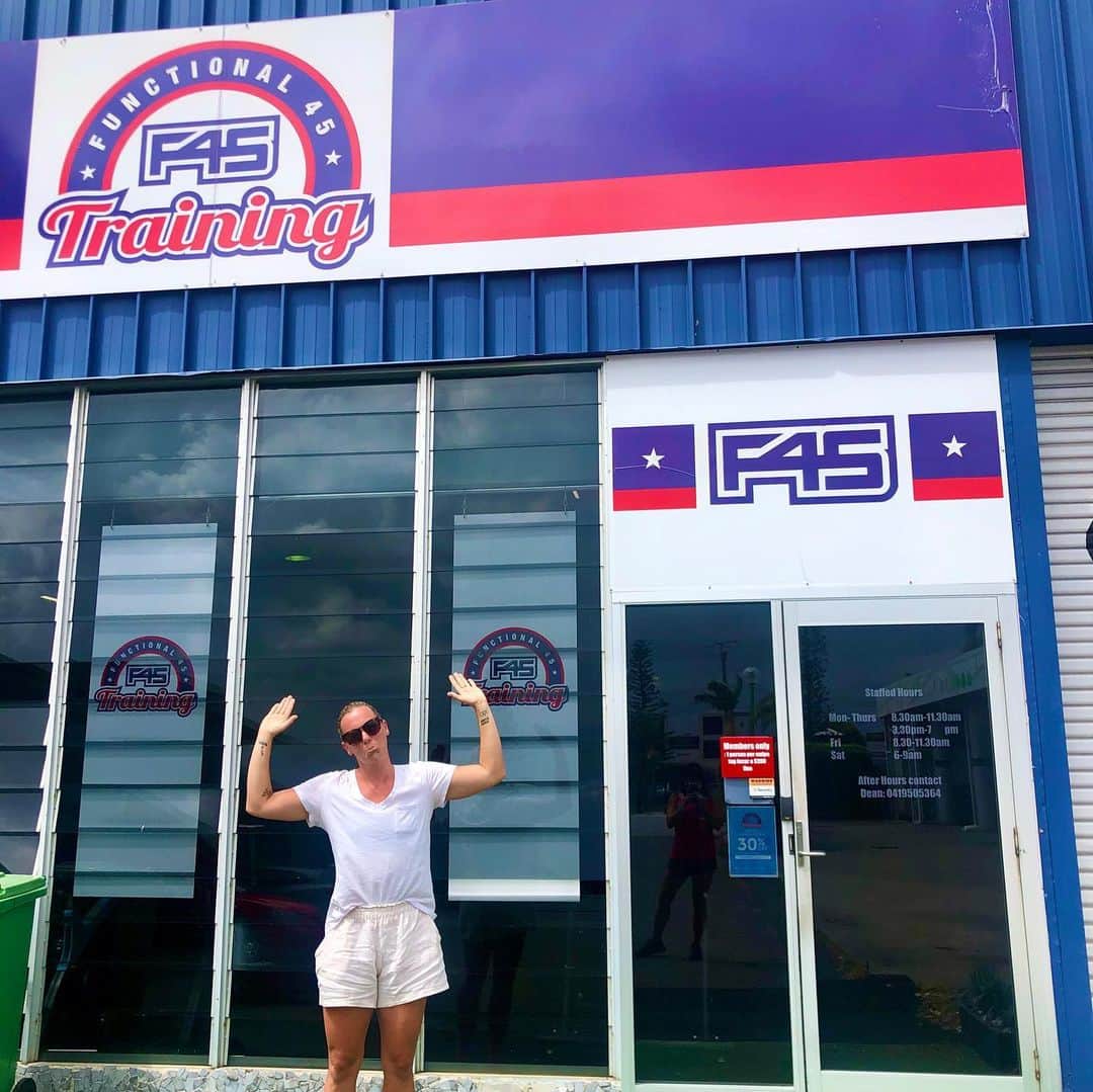 メーガン・ネイのインスタグラム：「BIG LOVE ❤️ I said goodbye to 2 jobs that I love and unfortunately are closed due to Covid19. 😞 To all the legends at @f45training_bundall and @superfishss I will miss your faces, laughs and most importantly just you. Be safe during this time of uncertainty. Support the people around you. Be kind. ( free to any job that needs me 🤣) Most all this BE YOU. find the little positives in anything. 🥰  Ps... face time, phone calls and texts are welcome anytime 🙋🏼‍♀️💁🏼‍♀️🤗☀️」