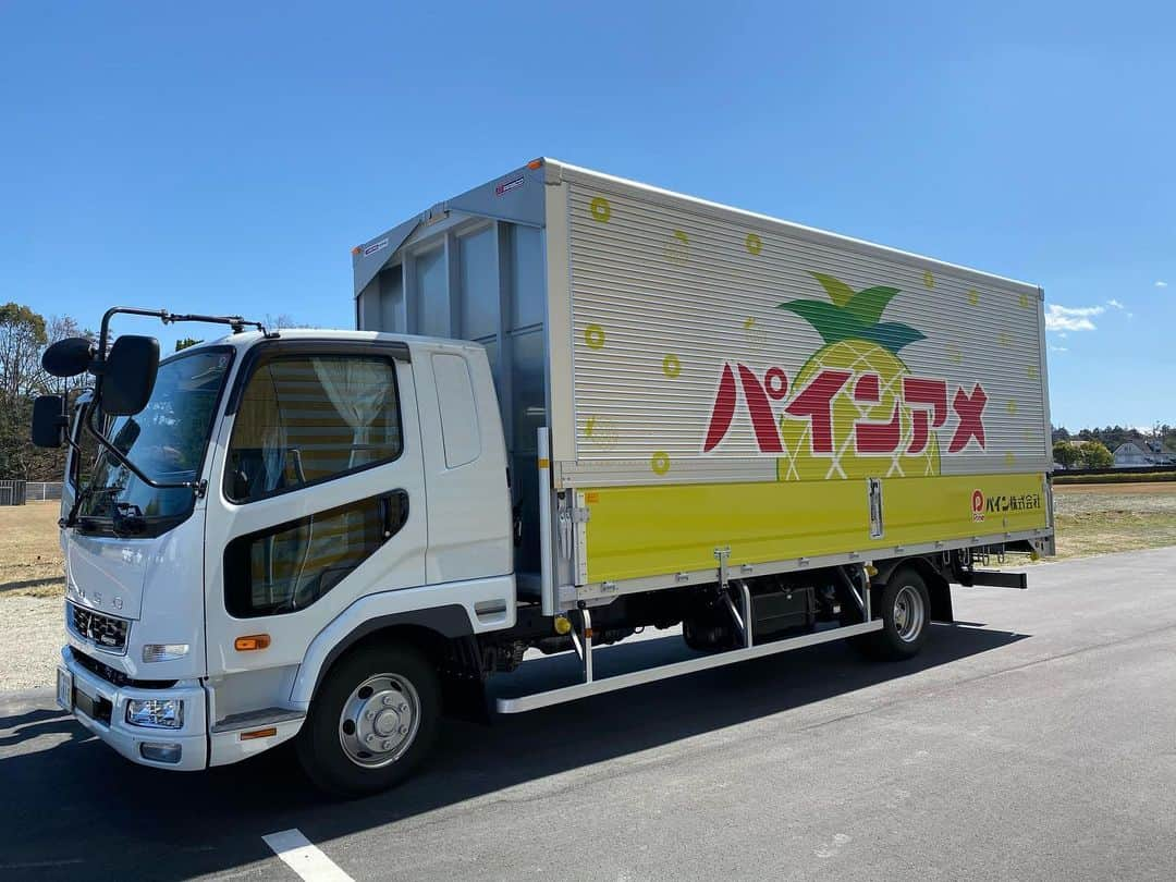 パインさんのインスタグラム写真 - (パインInstagram)「パインアメのトラック🚚ができました！  一台しかないので見かけたら幸せになるかも…？！ #パインアメ #パインアメトラック #トラック #お菓子 #パイン株式会社  #滋賀県 #滋賀 #草津 #滋賀県草津市 #4tトラック」3月23日 15時31分 - pineame_pr