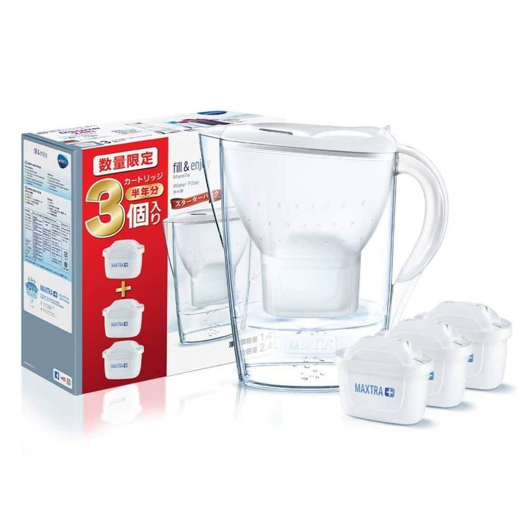 BRITA Japanのインスタグラム：「【新生活は、ペットボトルを減らしませんか?】 今回は、この春BRITAから登場した、「マレーラCoolスタータパック」をご紹介します。「マレーラCoolスタータパック」は、マクストラプラス カートリッジ3個(半年分※)が付いたとてもお得なパック！※1日3.5L使用の場合 カートリッジを通して生まれるBRITAの水は、1Lあたり約7円。そしてカートリッジ1個から生まれるBRITAの水は、なんと2Lペットボトルにして100本分！一人暮らしの家計にやさしく、ペットボトルを減らしエコな生活ができます。 新生活は、お水を変えてペットボトルを減らしませんか？「マレーラCoolスタータパック」は、新生活をはじめる方へのギフトにもおススメです。 楽天の公式ストアへは、プロフィールにあるURLからどうぞ☆」