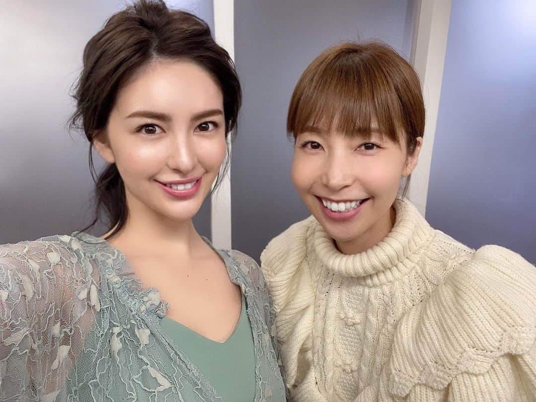 スミス楓のインスタグラム：「@natuore.recover の撮影は﻿ 大好きな里帆さんメイクでした🌼﻿ ﻿ ナチュナルなツヤ肌メイク🧏🏻‍♀️﻿✨ ﻿ いつもありがとうございます💞﻿ @takahashi.riho」