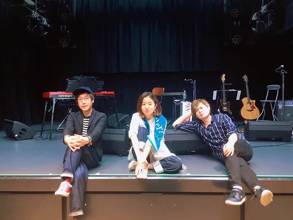 杏沙子さんのインスタグラム写真 - (杏沙子Instagram)「☎️YouTubeライブ 「どっちがいい？〜番外編〜」 ㅤㅤㅤㅤㅤㅤㅤㅤㅤㅤㅤㅤㅤ 見てくれたみなさん本当にありがとう！！！ 初めての試みだったけど、 中止じゃなくてこういう形で 「どっちがいい？」を開催できて本当によかった。 サポートのふたり、杏沙子チームのみんなに感謝です💐 ㅤㅤㅤㅤㅤㅤㅤㅤㅤㅤㅤㅤㅤ 🌟2nd Full Album 7月リリース ㅤㅤㅤㅤㅤㅤㅤㅤㅤㅤㅤㅤㅤ 🌟7月ワンマンライブ開催 ㅤㅤㅤㅤㅤㅤㅤㅤㅤㅤㅤㅤㅤ こちらが決定しました！！ 7月が今からたのしみだね🐠 早くみんなの顔を見て歌いたい〜〜！」3月23日 22時36分 - asako.ssw