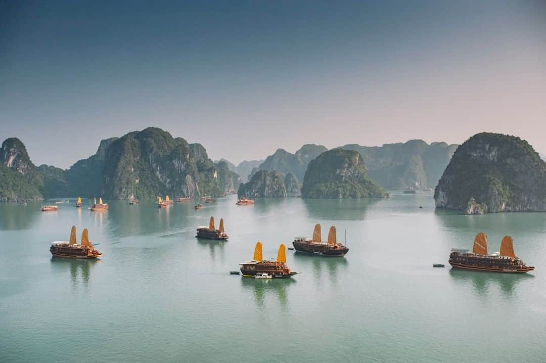 National Geographic Travelさんのインスタグラム写真 - (National Geographic TravelInstagram)「Photo by @joshuacogan | Cruise ships line up during a midday break in Ha Long Bay, Vietnam. While the undeniable beauty of the islands rising from the emerald waters has attracted travelers in great numbers, recent restrictions on boat routes have been put in place by the government to ensure the enduring health of the bay.」3月23日 17時08分 - natgeotravel