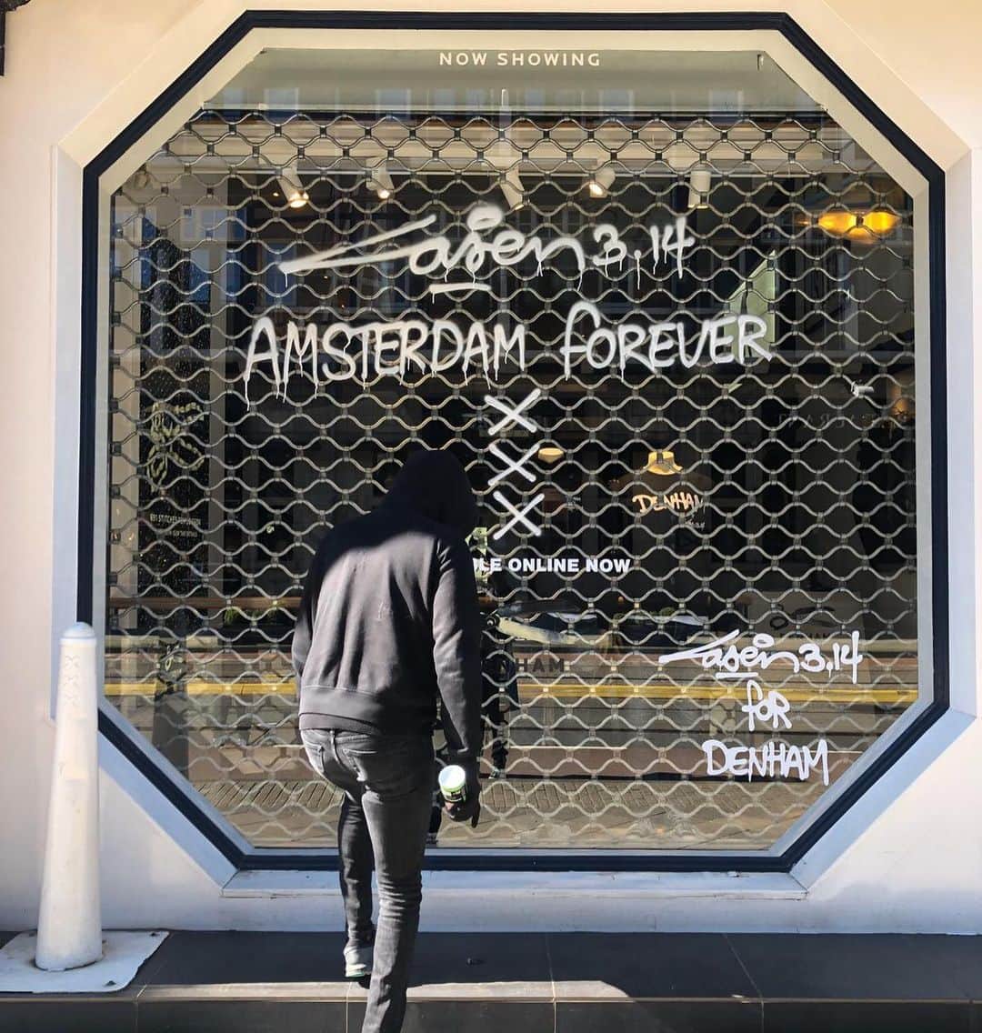 デンハムさんのインスタグラム写真 - (デンハムInstagram)「Amsterdam forever | Aim high DENHAM x LASER 314 check the story online #denham #laser314 #jasondenham #denhamthejeanmaker #art #streetart #amsterdam #amsterdamforever #aimhigh #thetruthisinthedetails」3月23日 17時27分 - denhamthejeanmaker