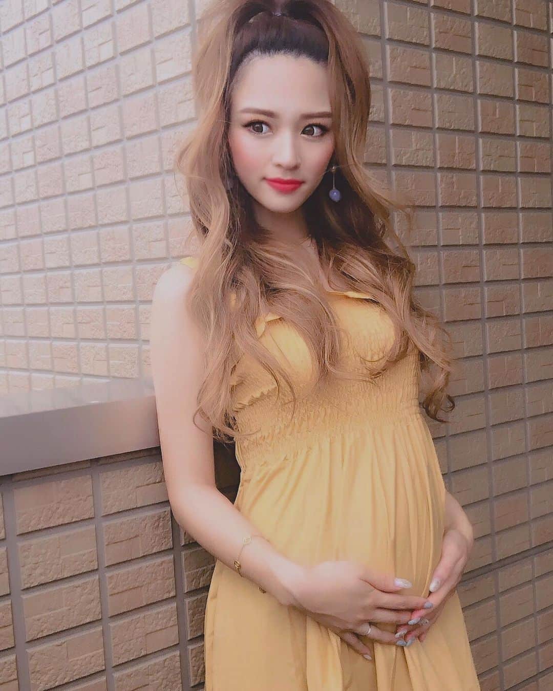 中尾みほさんのインスタグラム写真 - (中尾みほInstagram)「・ 妊娠8ヶ月の時💖 懐かしいなぁ😭😭 ・ #妊娠8ヶ月#妊娠#懐かしい写真 #マタママ#男の子ママ#一児のママ  #ママコーデ#ママリ#ママ#中尾みほ」3月23日 17時35分 - mihochan18