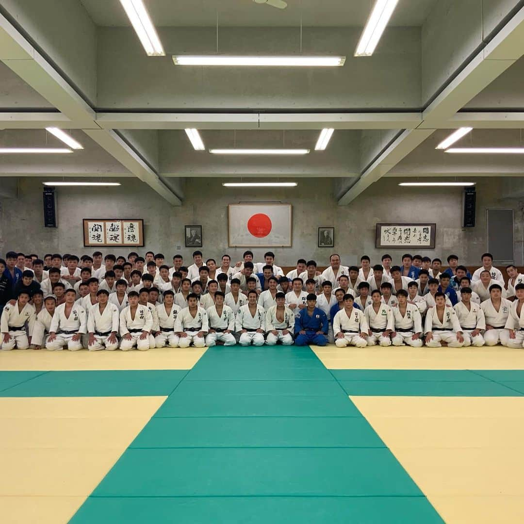 鈴木桂治さんのインスタグラム写真 - (鈴木桂治Instagram)「3/23  PMの稽古は了德寺大学柔道部コーチ 全日本女子の重量級コーチの秋本啓之先生に技の講習をしていただきました。 天才的な背負投、巴投、組手の指導とあっという間の２時間。 一人一人に細かく指導してくれました。 こういった刺激や学びを大切にしてもらいたいです。 ひー君、ありがとう。 @hiroyuki_akimoto_1.31  #秋本啓之 #hiroyukiakimoto #世界チャンピオン #天才のようで努力家 #逆境の鬼 #変態 #バス釣り大好き #トラウトも引きずり込む #judo#kokushikan#国士舘大学」3月23日 17時45分 - gk.kizuna