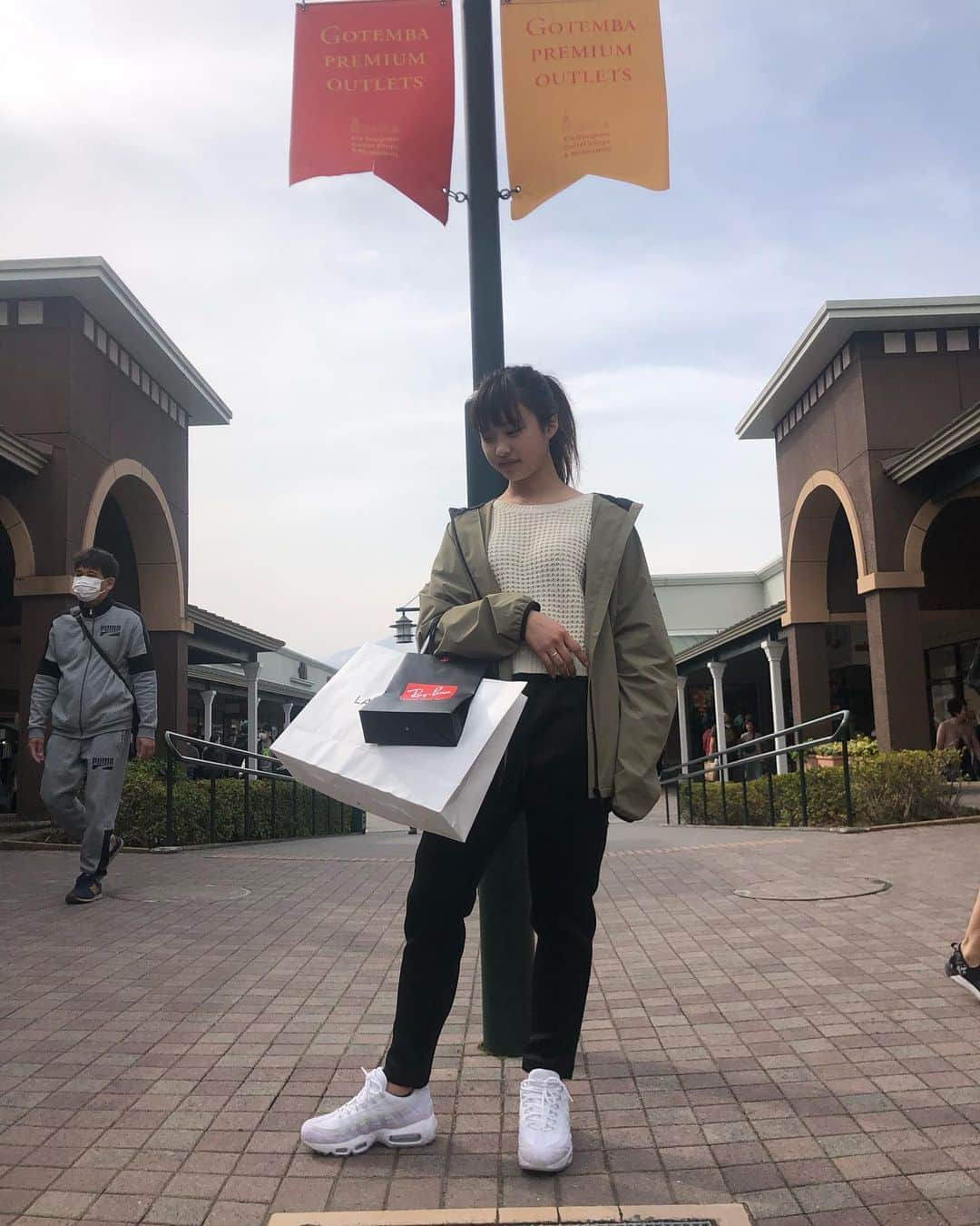 石井美音奈のインスタグラム：「家族旅行楽しみすぎた！ 買い物も沢山出来て現実逃避してきました😚😚 #家族旅行  #山梨旅行 #富士山　#星のや富士」