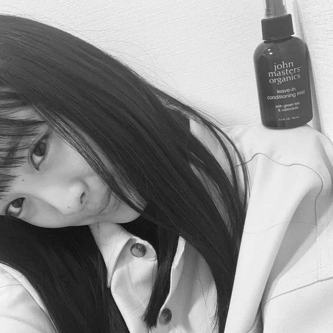 大友花恋さんのインスタグラム写真 - (大友花恋Instagram)「髪の毛ツヤツヤになっちゃうんだから~♡ 肩に乗せてみちゃうんだから~♡ #肩に乗せるのは多分違う #1人ツッコミとかしちゃうタイプ🤦🏻‍♀️笑」3月23日 18時59分 - karen_otomo