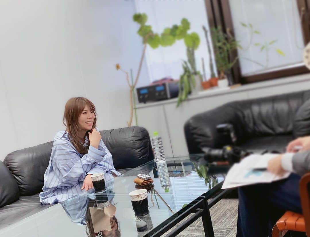 菅原紗由理のインスタグラム：「今日は、取材＆ラジオ生出演。 ベストアルバムについて、 10周年について、 たくさん語らせてもらいやした。 ふはぁ（＾Ｏ＾）✌💭❤️ #THESxPLAY #菅原紗由理」