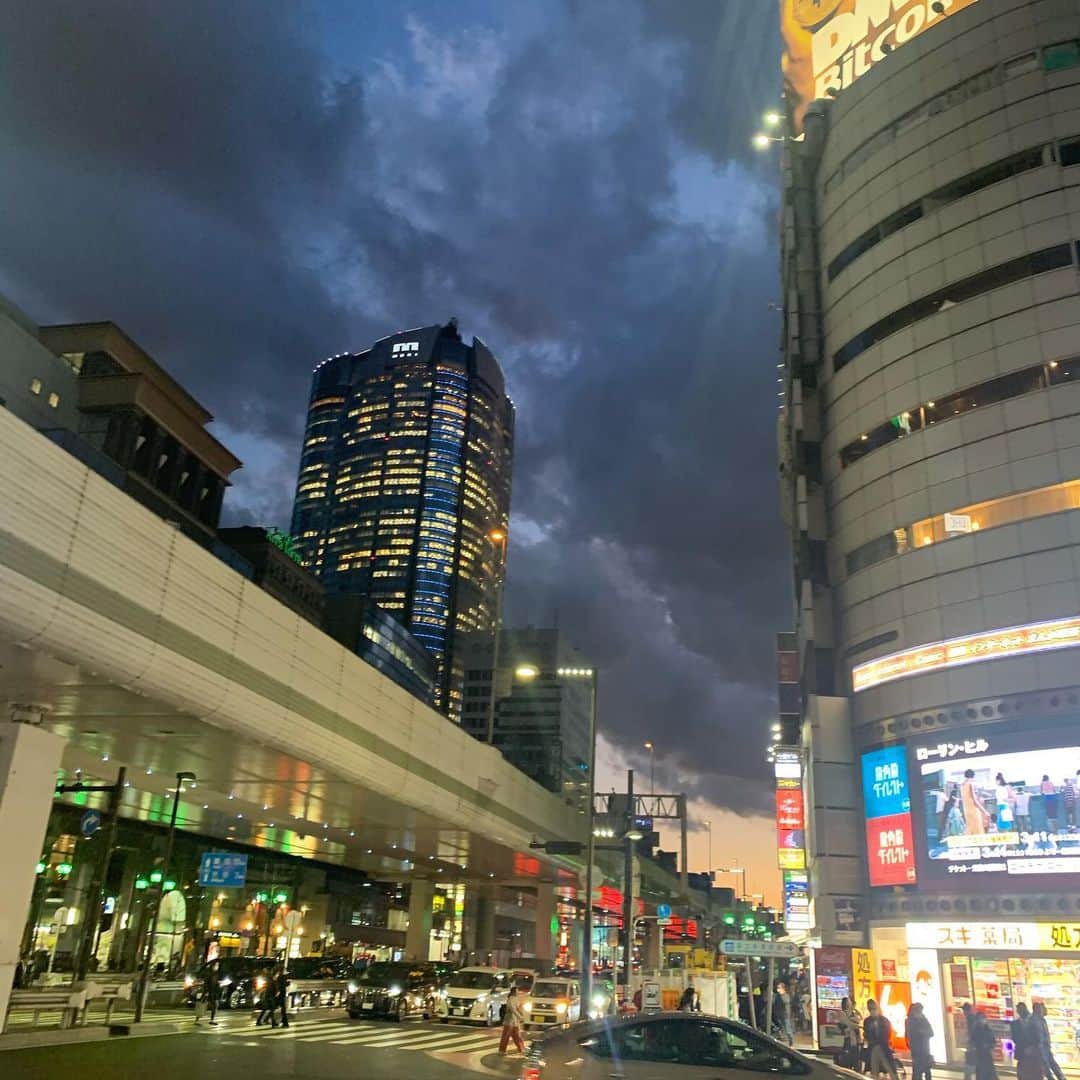 LiLyさんのインスタグラム写真 - (LiLyInstagram)「夜の東京は、 可愛い。  #nofilter #tokyo」3月23日 19時19分 - lilylilylilycom