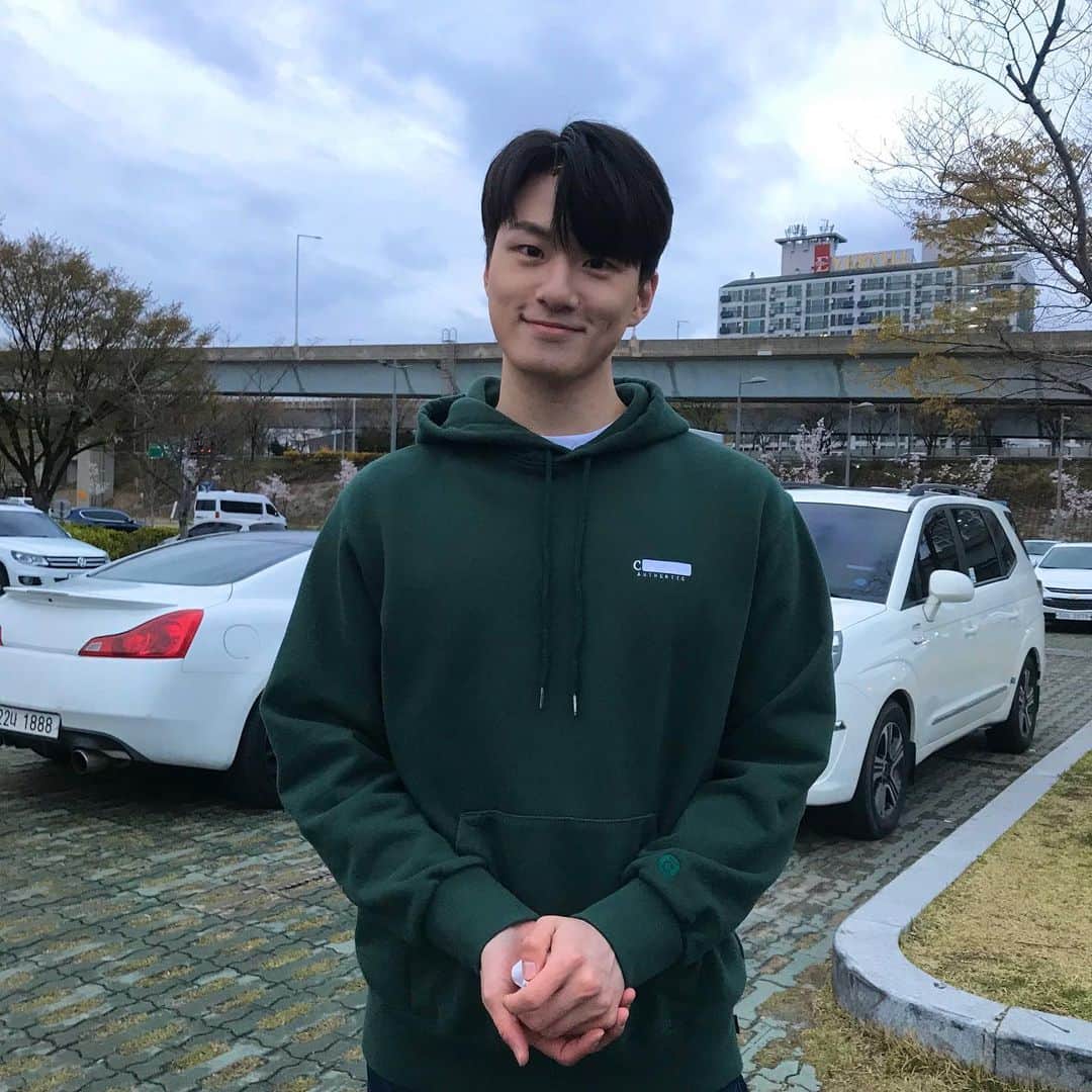 シン・スンホのインスタグラム：「아아 계약우정 보고싶다.」