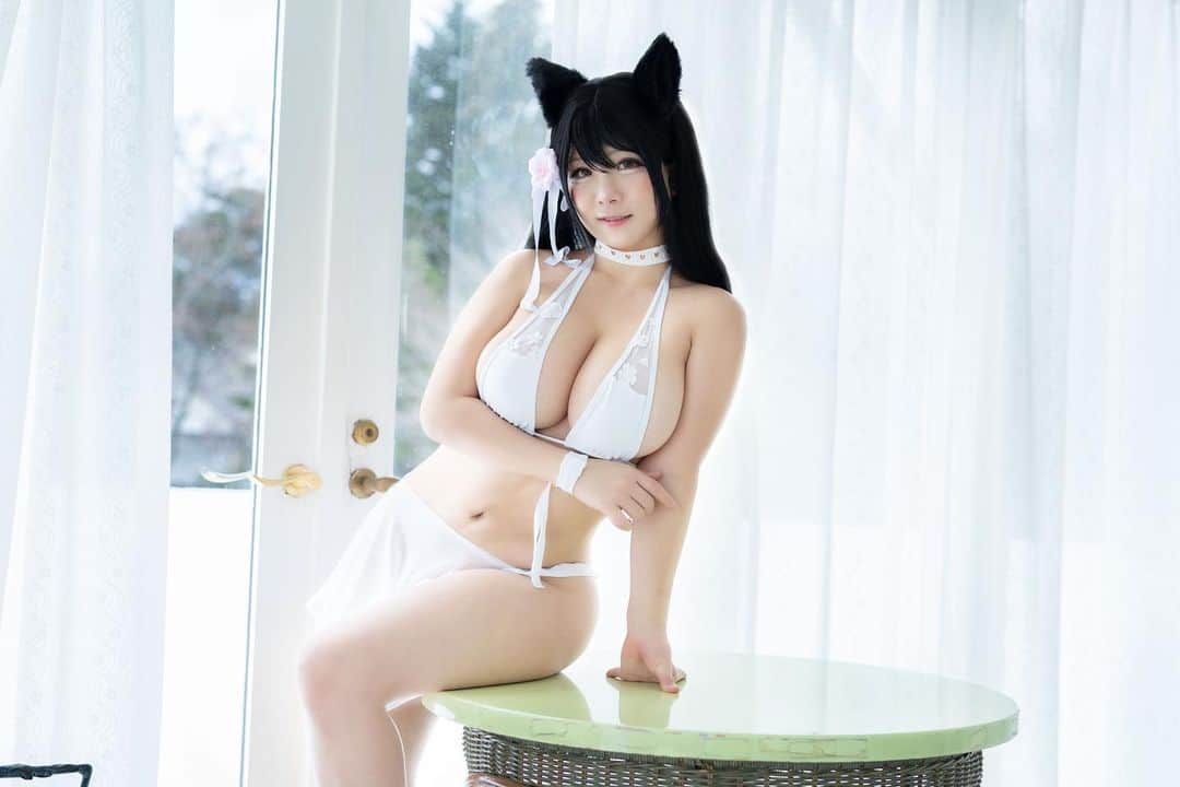 ほしのうめのインスタグラム：「#アズールレーン　#愛宕　#コスプレ　#sexy #水着　#コスプレイヤー」