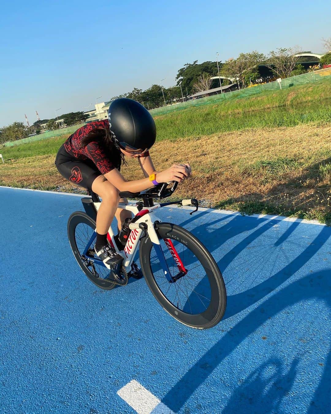 のインスタグラム：「🚴🏻👽👽👽🚴🏻」
