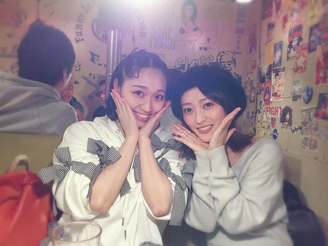 松浦景子さんのインスタグラム写真 - (松浦景子Instagram)「婚約発表された#三秋里歩 様❤️ おめでとうございます㊗️ 完全にスター姫さがし太郎ファンだった私からしたらホンマに 神的存在です🥺  何度かお仕事でご一緒してますが ほんまにほんまにすべてが素敵で完璧な女性です💕 末永くお幸せに〜💑 お相手は#しゅんしゅんクリニックp さん！ 吉本万歳！#りぽぽ さま#nmb48#NMB #元nmb48#元NMB#元nmb48メンバー  #スター姫さがし太郎  #吉本坂#吉本坂46#吉本坂46が売れるまでの全記録  #吉本新喜劇#吉本#新喜劇#よしもと新喜劇#松浦景子  後ろに#ラニーノーズ山田さん#笑い飯哲夫さん  チラ見え」3月23日 19時51分 - pinkpinks13