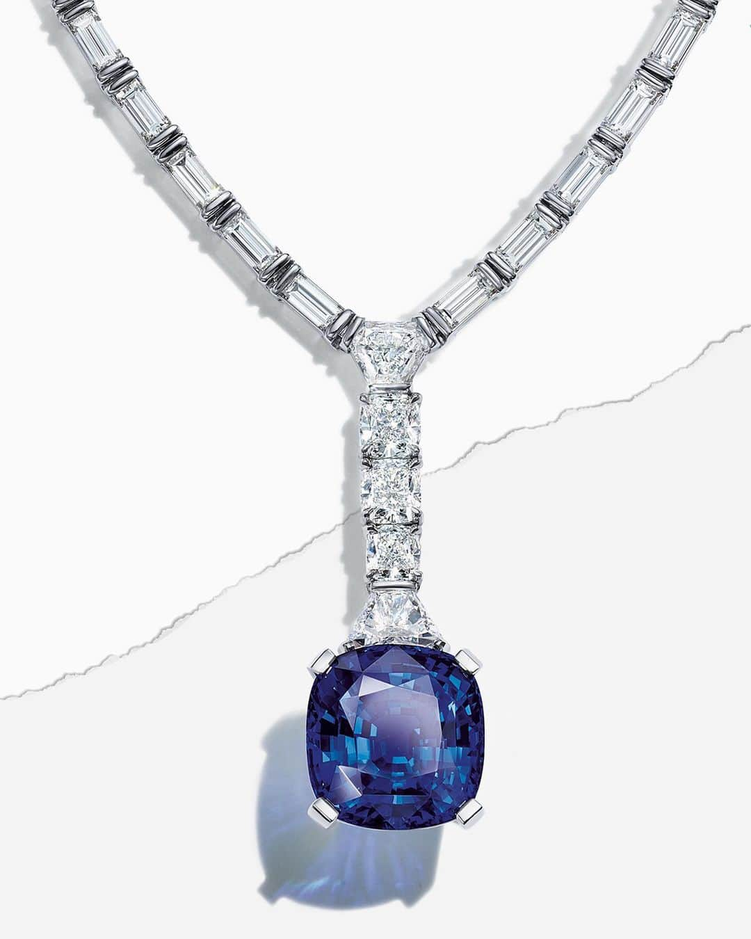 ティファニーさんのインスタグラム写真 - (ティファニーInstagram)「A cushion-cut, esteemed Sri Lankan sapphire pendant of over 20 carats is suspended from a necklace comprised of mixed-cut diamonds of over 21 total carats. Designed by Chief Artistic Officer #ReedKrakoff for the Extraordinary Tiffany: High Jewelry Collection Spring 2020, this piece showcases Tiffany’s dedication to finding the world’s rarest colored gemstones in exceptional sizes. #TiffanyHighJewelry ——— Love and optimism have always been at the heart of Tiffany & Co. Now more than ever, we believe in dreams.」3月23日 20時00分 - tiffanyandco