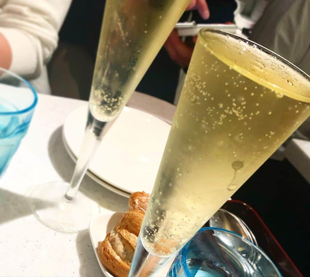 吉田早織さんのインスタグラム写真 - (吉田早織Instagram)「ななさんと飲みました(((o(*ﾟ▽ﾟ*)o)))♡﻿ 青山の俺のイタリアンはなんだかおしゃれだった🍴✨✨﻿ ﻿ #表参道#表参道グルメ#原宿#青山#青山グルメ#俺のイタリアン#イタリアン#フレンチ#ワイン#シャンパン#スパークリング#女子会#wine#beef#italian#french#sparkling#follow#followｍe#池袋グルメ #東京グルメ #グルメ#グルメ女子 #グルメ好きな人と繋がりたい #お酒好きな人と繋がりたい #お酒好き女子 #beer」3月23日 19時58分 - saoriyoshida034