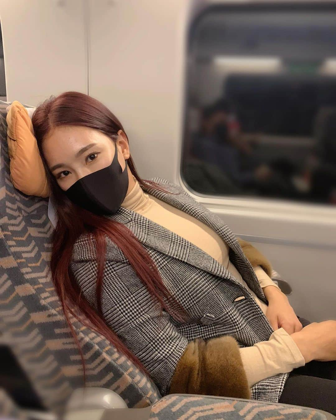 ユ・ヒョンジさんのインスタグラム写真 - (ユ・ヒョンジInstagram)「_ 당일치기 부산라운드😴🥱 대중교통엔 마스크, 휴대용 손소독제 필수!」3月23日 20時03分 - _hyunju.__