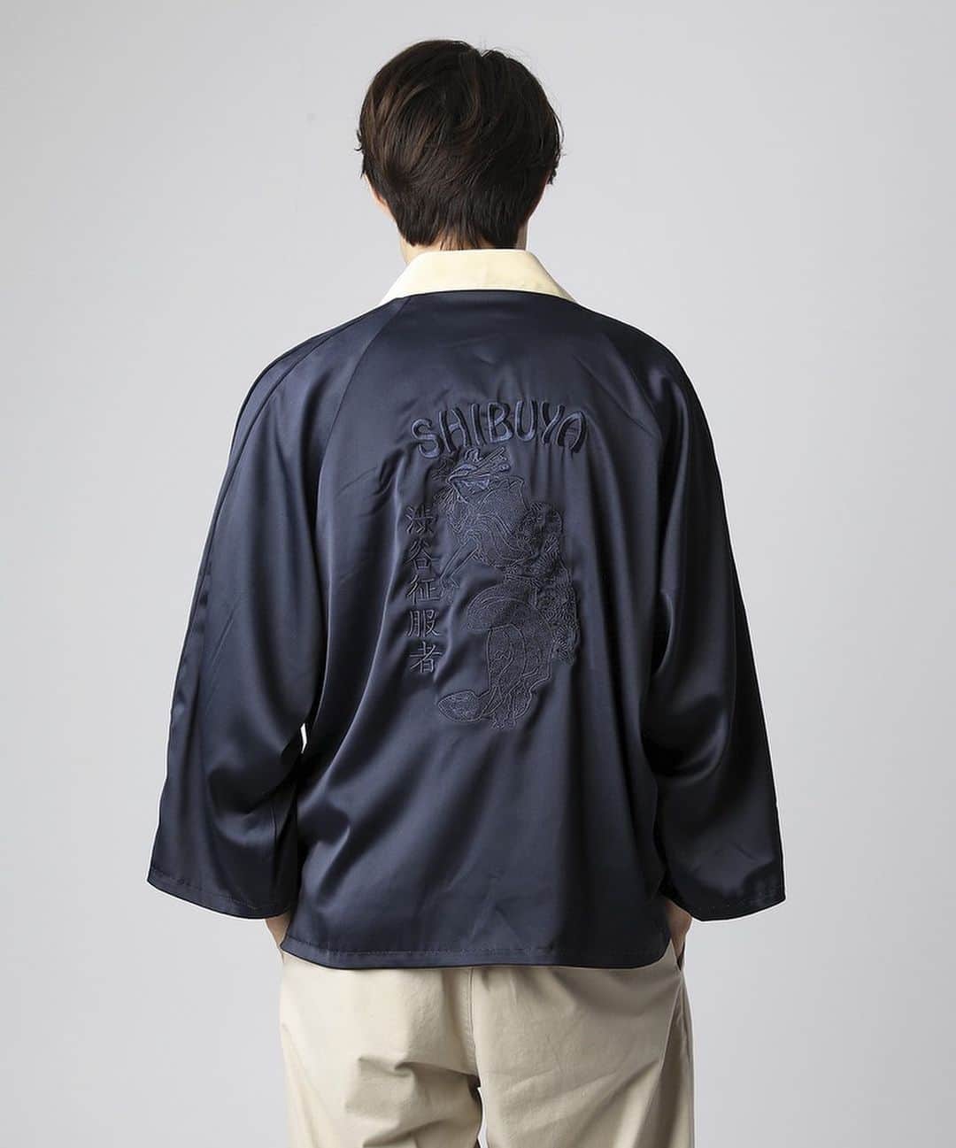 ヴァンキッシュさんのインスタグラム写真 - (ヴァンキッシュInstagram)「ㅤㅤㅤㅤㅤㅤㅤㅤㅤㅤㅤㅤㅤ ■ Maiko×SHIBUYA Satin HANTEN(半纏) Reversible Jacket[VWJ022]ㅤㅤㅤㅤ Color:Navy/Black Size:M/L JPY 20,900 (tax included) ㅤㅤㅤㅤㅤㅤㅤㅤㅤㅤㅤㅤ Shop link bio！ ——————————————— ‪#VANQUISH #vanquishjp」3月23日 20時15分 - vanquishjp