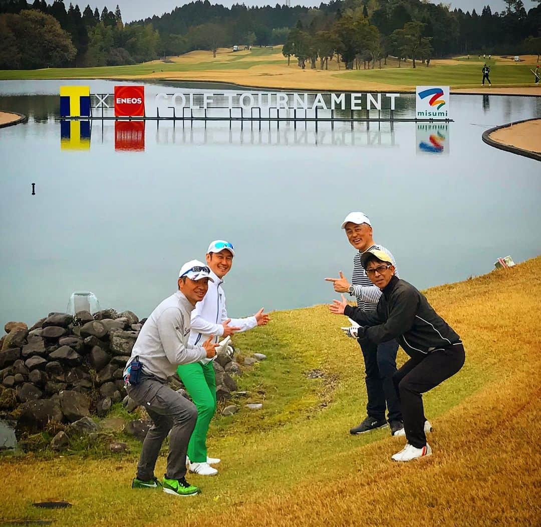 下山英哉さんのインスタグラム写真 - (下山英哉Instagram)「女子ゴルフツアー Tポイント✖️ENEOSゴルフトーナメント の最終ラウンドとなるはずの日  コースコンディション抜群で 受け入れる皆さんも 情熱を注いで 準備を進めていたことを 感じました  3年ぶりの 大会誕生の地での開催に 楽しみにしていたファンも 多いはず  来年に期待  #ゴルフトーナメント #日本女子ツアー #tポイントeneosゴルフトーナメント  #中止 #新型コロナウイルス感染拡大防止 #鹿児島高牧カントリークラブ  #コースコンディション最高  #皆さんの情熱　感じました #おもてなし準備万端  #来年に期待 #ゴルフ #golfstagram  #golf」3月23日 20時17分 - shimoyama.hideya