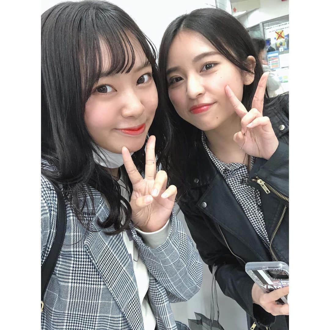 山田寿々さんのインスタグラム写真 - (山田寿々Instagram)「🦙💚﻿ ﻿ ﻿ やまりなさんにお会いできました🥰 ﻿ ご飯に連れてって頂いたのですがとっっっても美味しくてメニュー開いた瞬間﻿ 全てがキラキラしてて眩しかったです…﻿ ﻿ そして、なんと卒業おめでとうの文字と共に﻿ 沢山のデザートが😢💗💗﻿ 本当に嬉しかったです〜！！﻿ 最高に美味しかった😋！！﻿ ﻿ やまりなさんにお仕事のお話からプライベートのお話まで沢山聞いて頂けて本当に心がスッキリしてニヤニヤが止まらなくなってしまいました。。笑﻿ ﻿ ニヤニヤが止まらない私を見て、絶対気持ち悪かったのに笑ってくださったやまりなさんは女神様です。﻿ ﻿ やまりなさん本当にありがとうございました☺️🌟﻿ ごちそうさまでした！！﻿ #俺のビストロandbakery心斎橋 #俺のビストロ心斎橋店 #心斎橋グルメ」3月23日 20時32分 - suzu48_tan_1211